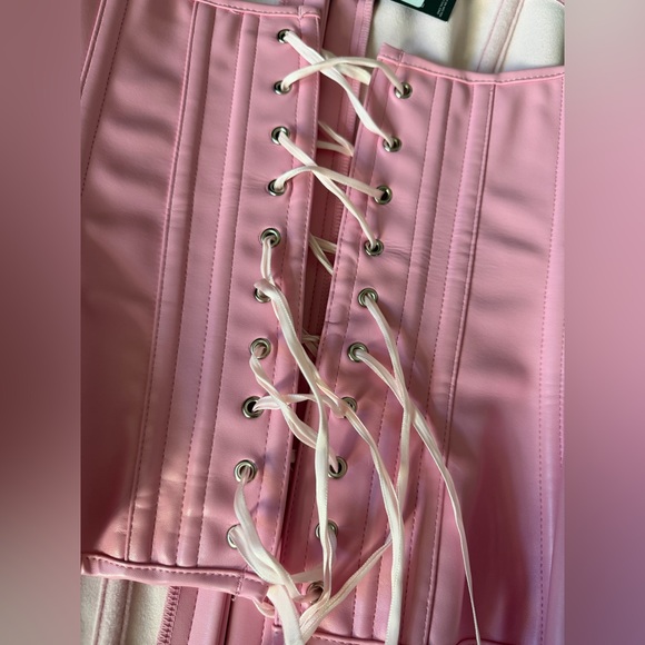Pink Faux Leather Hook Front Corset Set - Picture 6 of 9